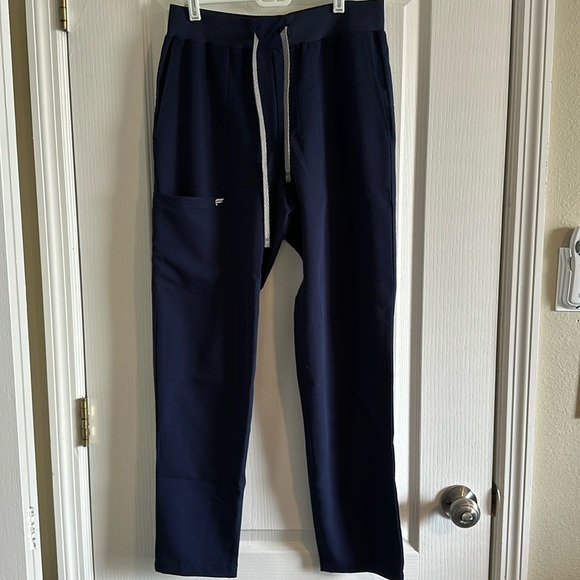 Men’s Small Fabletics Navy Scrub Pants. NWOT - Picture 1 of 5